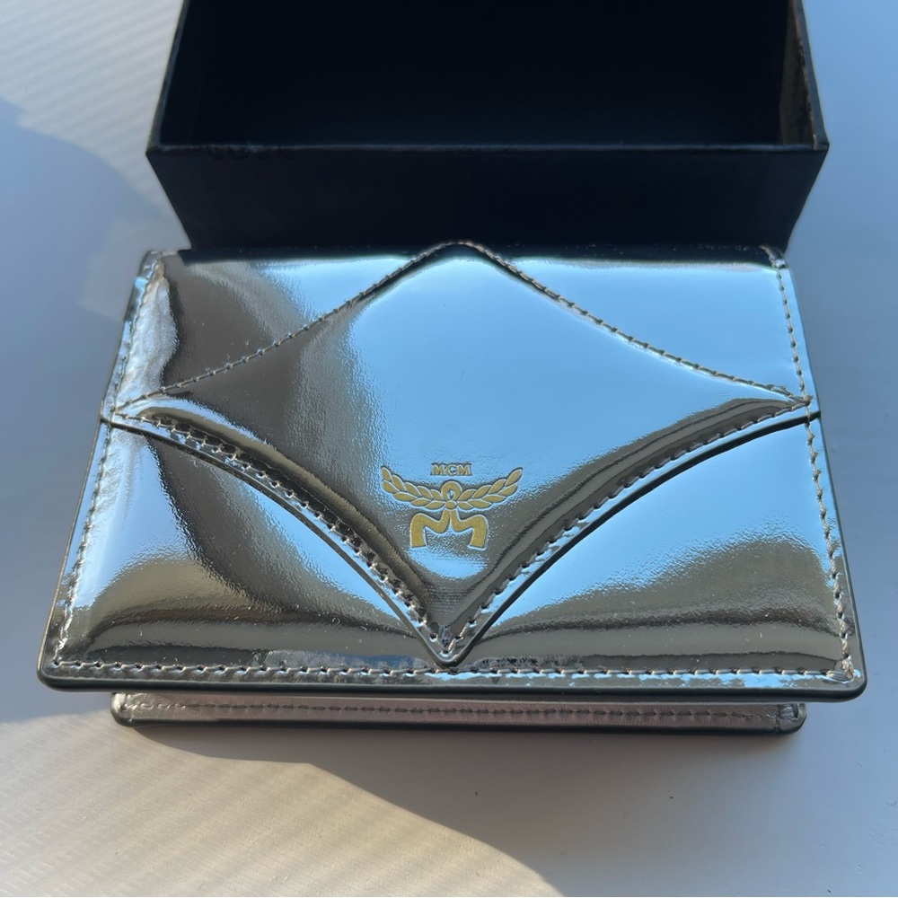 MCM Diamond Leather Small Wallet Silver NWT Full Inclusion - Picture 4 of 12